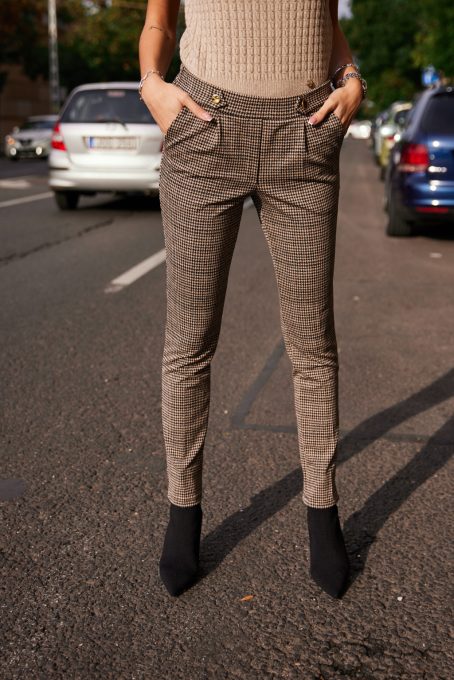 Romina women's trousers with buttons and pleated details, Tara x Viktori, Young & Free Collection