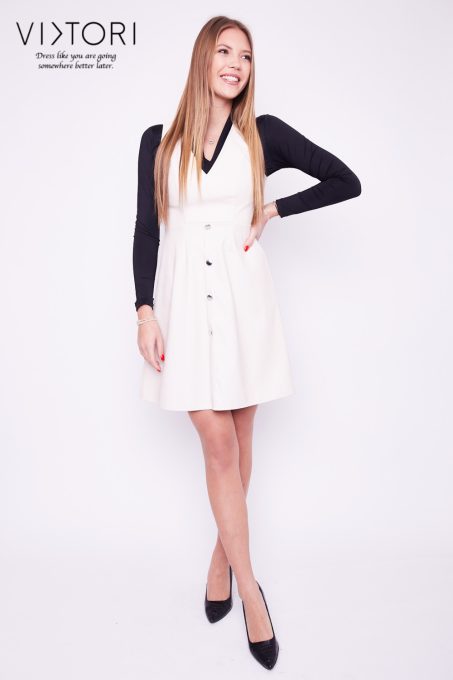 ORA Sleeveless V-neck, buttoned dress ecru